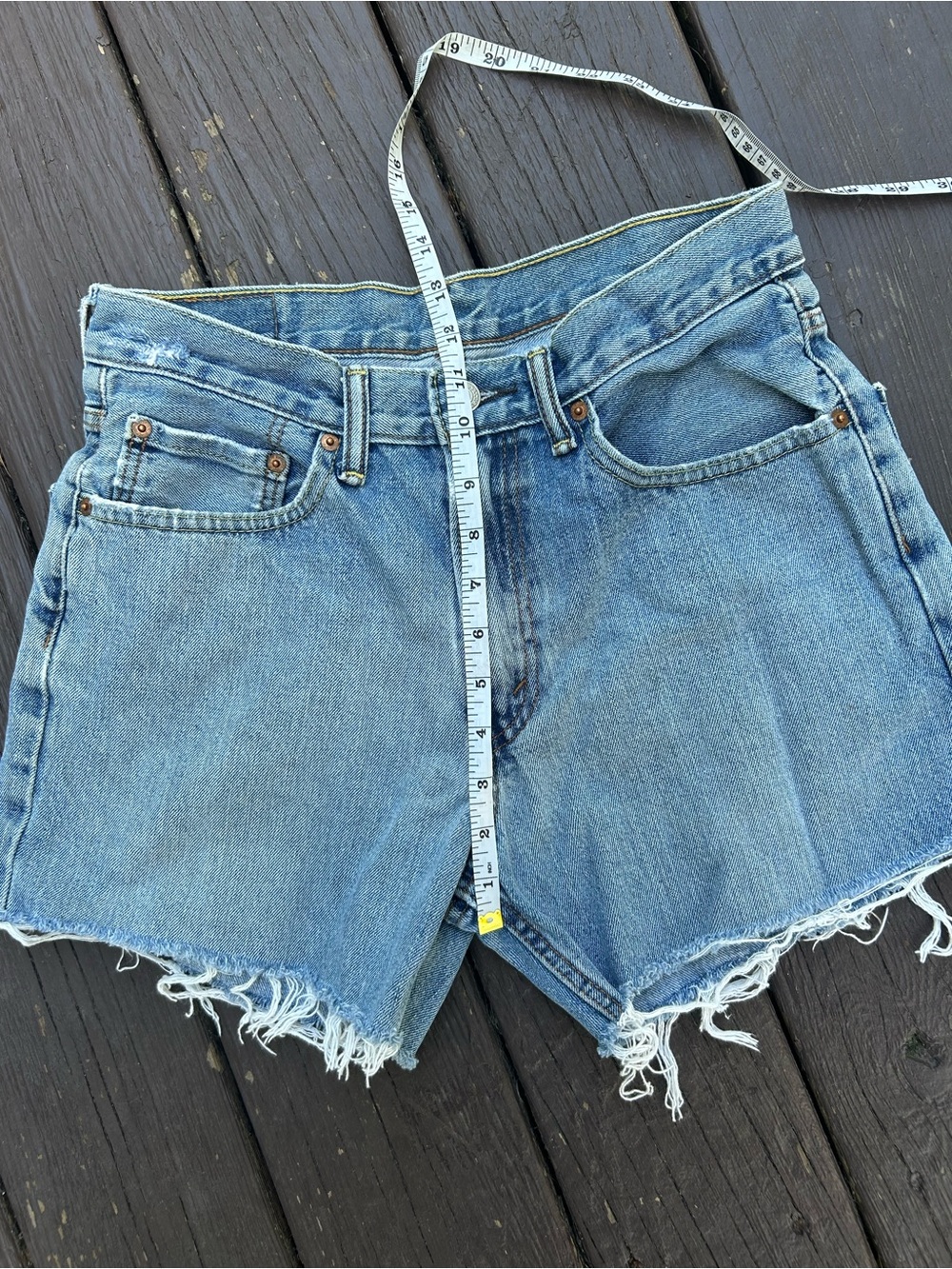 Vintage Levi's 550 Shorts - Picture 6 of 7